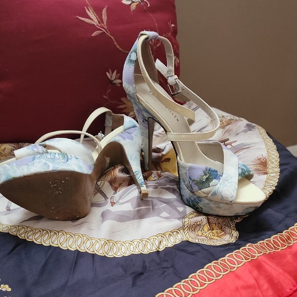 Karen Millen Shoes - Karen Millen Floral Print Heels